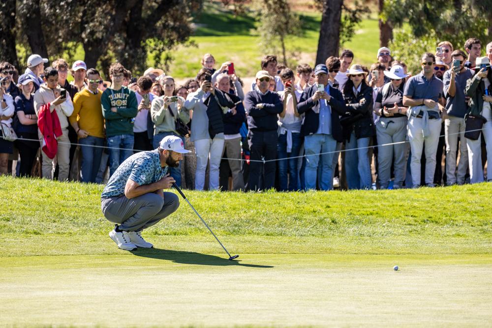 La afición sigue un partido de Jon Rahm. Foto: Miguel Ángel Ros / RCCVM