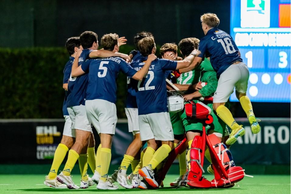 Los jugadores del RCCVM celebran su pase a la Final 8 de la EHL. Fotos: EHL