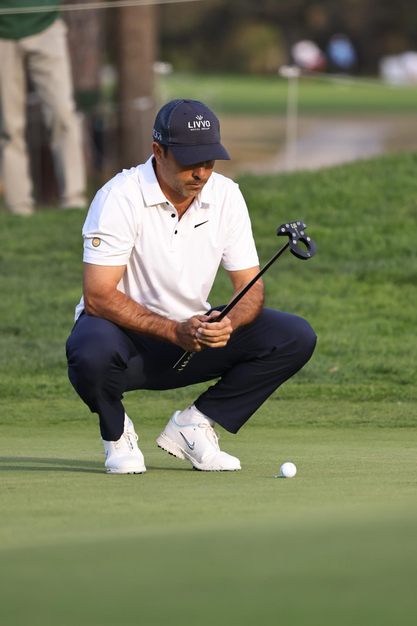 Juan Salama Monsalve, golfista RCCVM, antes de un putt.