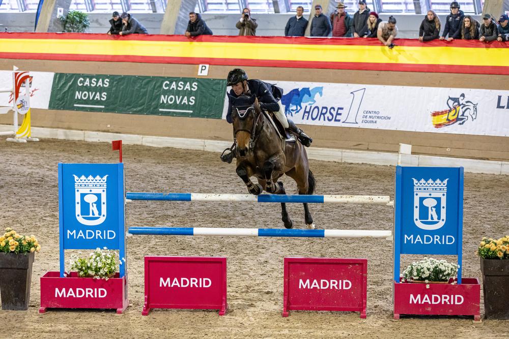 Espectacular salto de un binomio.
