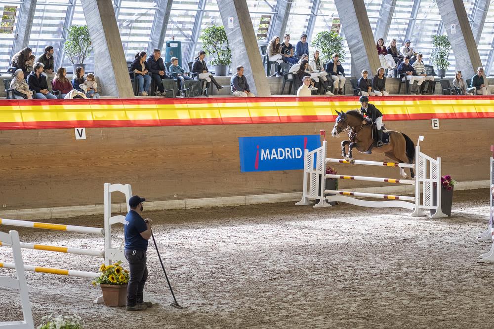 La afición, atenta al desarrollo de unos competidores.
