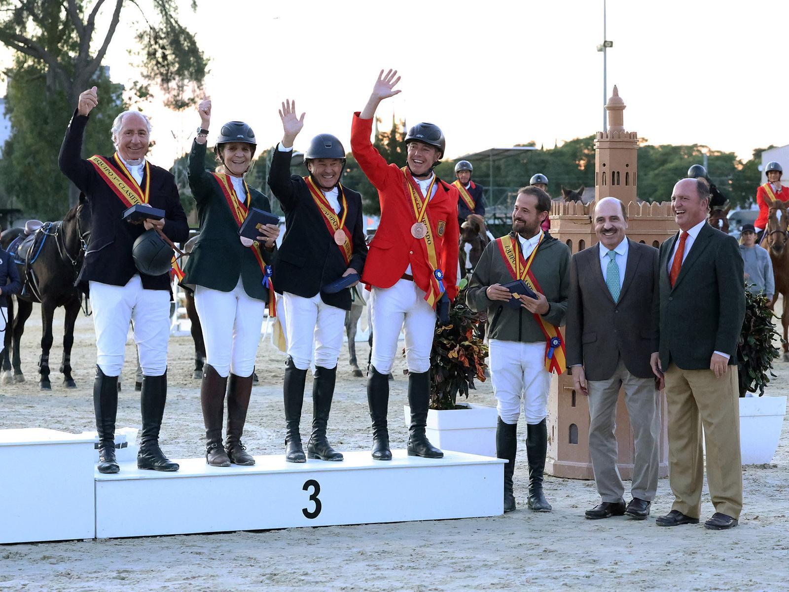 De izda. a dcha: Íñigo Verdugo Velón, S.A.R. Doña Elena de Borbón, Alfonso Gredilla Bastos, Alfredo Revuelta de Rojas y Alfonso Gredilla Pereda.