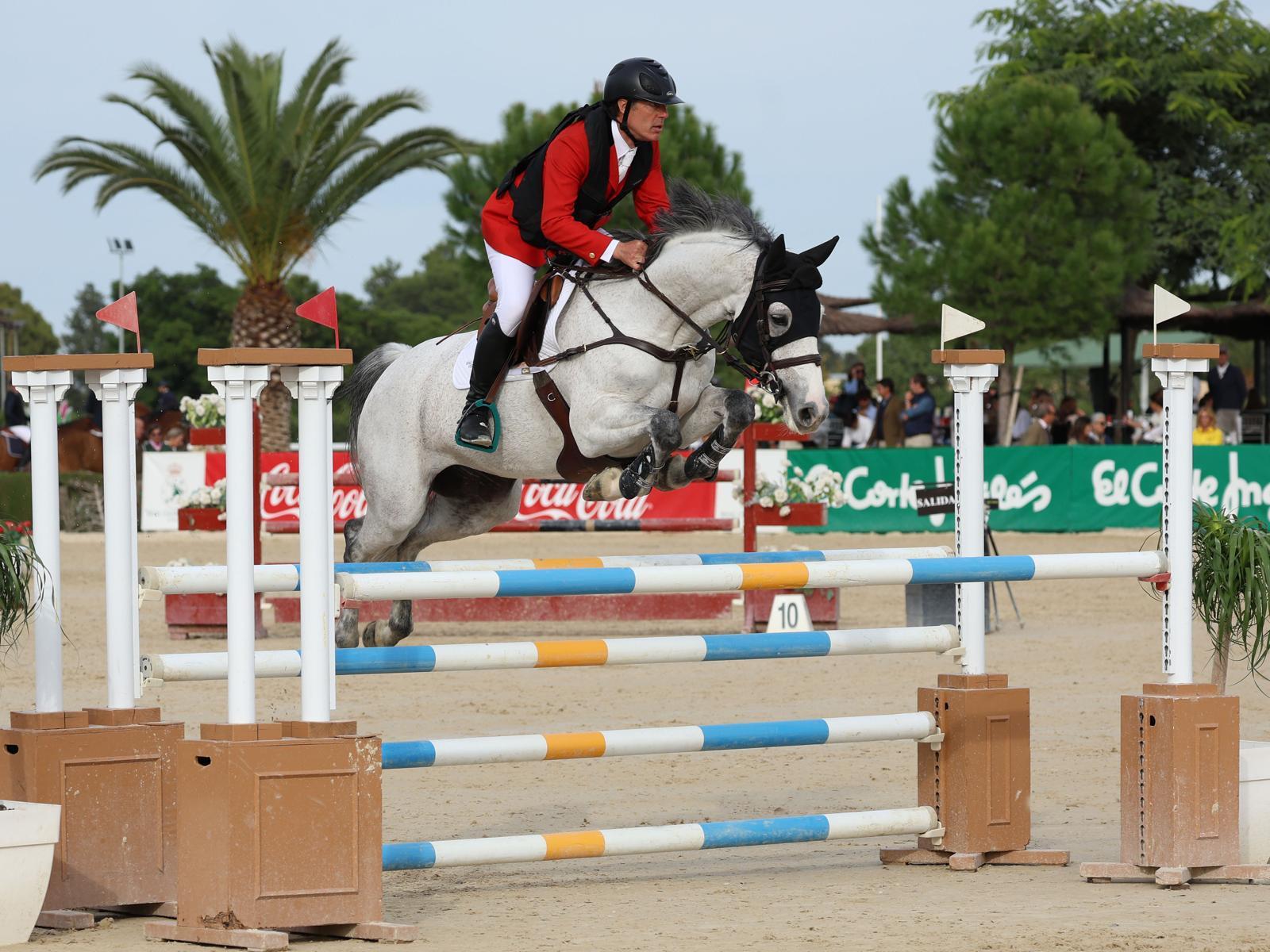 El delegado de Hípica RCCVM, Alfredo Revuelta, compitiendo en una prueba del campeonato.