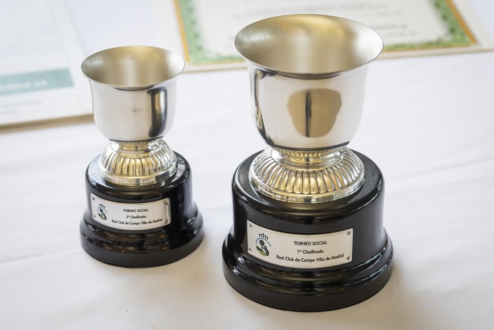Lindos trofeos para los ganadores del Torneo Social de este año, Guillermo Aguado y Gonzalo Samaniego.
