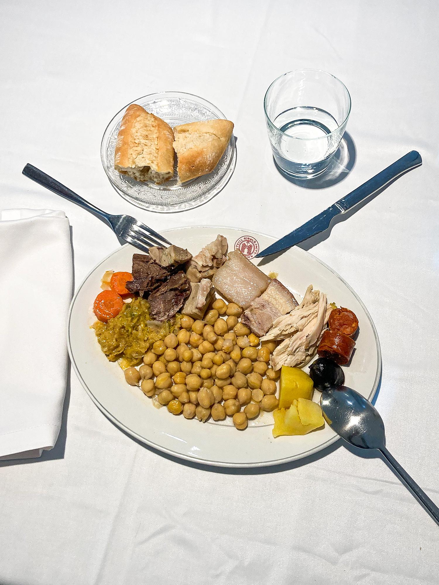 Cocido en el Restaurante La Raquette (Chalet de Tenis).