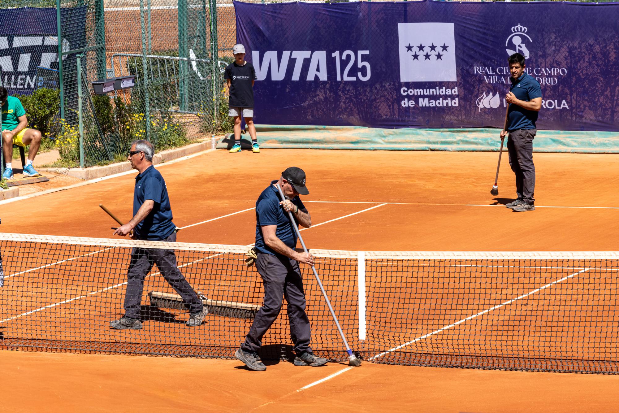 Equipo de mantenimiento de tenis del RCCVM.