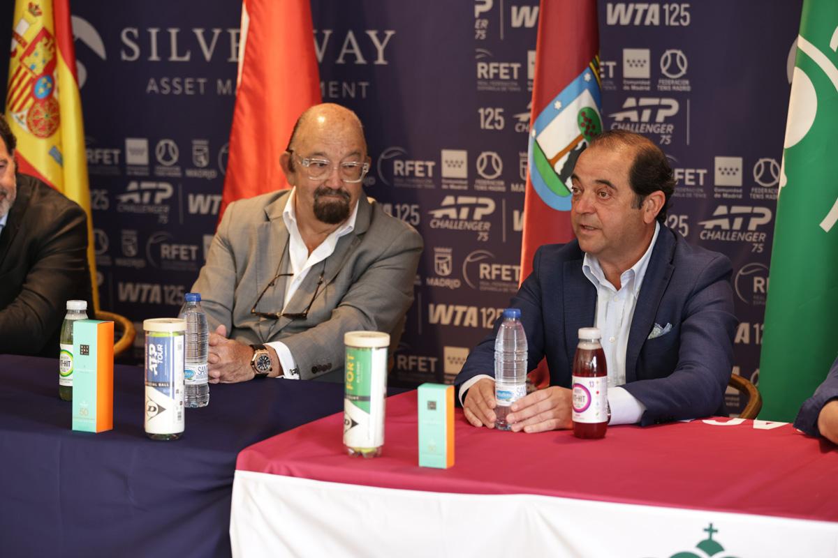 Miguel Díaz Román, presidente de la RFET, y Jesús Barrera (dcha.), director de Deportes RCCVM.