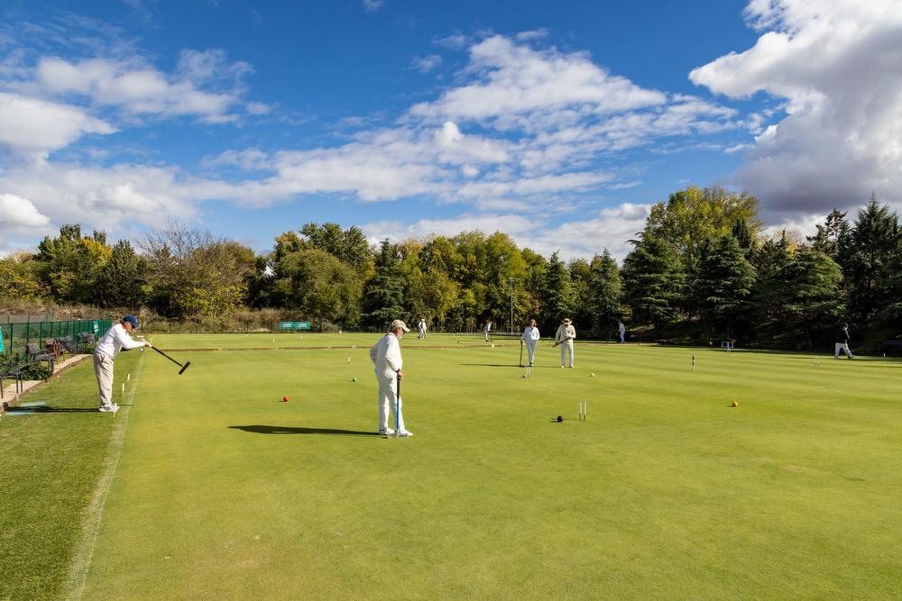 Jugadores de croquet, durante un partido en el Real Club de Campo Villa de Madrid.