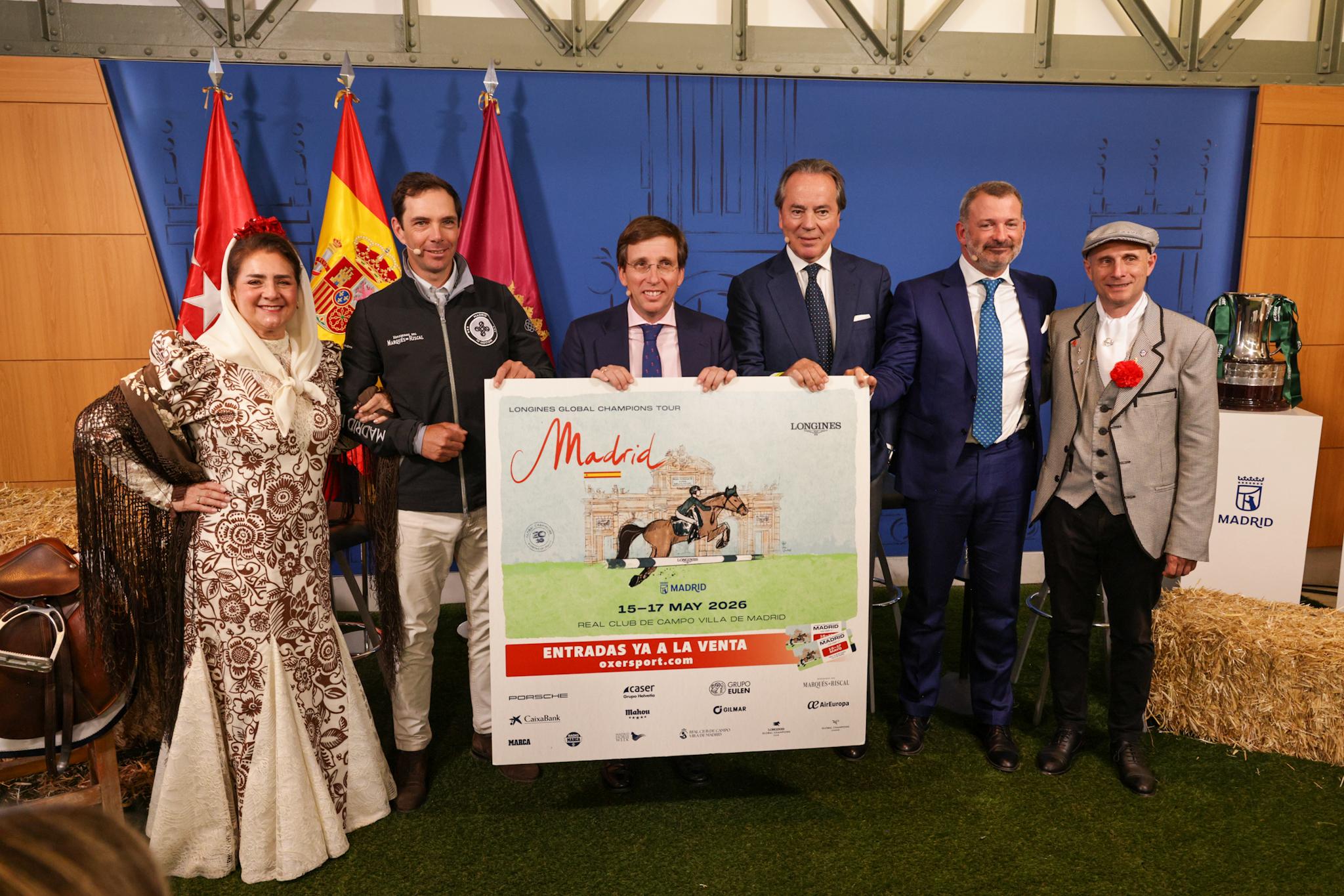 Álvaro Arrieta (2º dcha.), Javier Revuelta (3º dcha.), José Luis Martínez-Almeida (4º dcha.) y Eduardo Álvarez Aznar (5º dcha.).