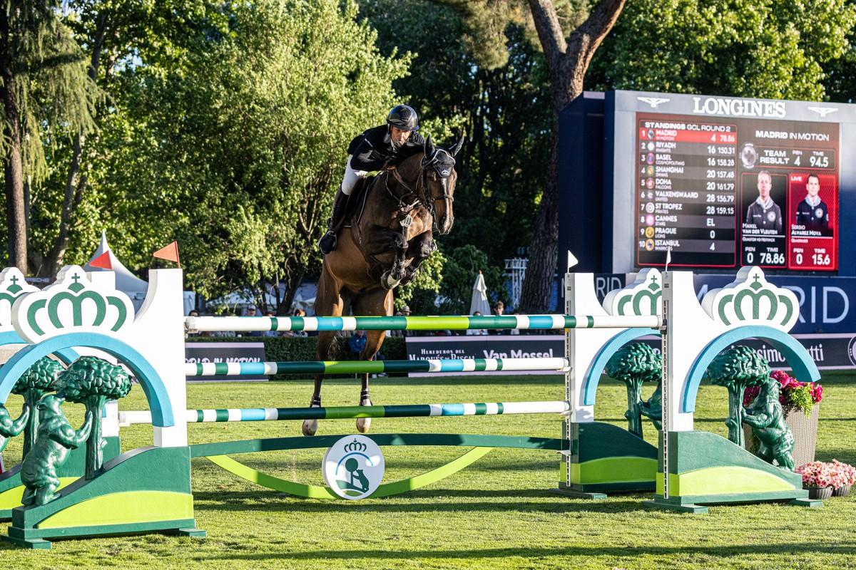 El jinete español Sergio Álvarez Moya afronta el nuevo obstáculo RCCVM.