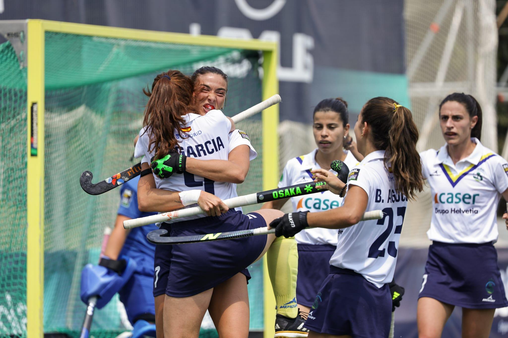 Alegría de las jugadoras RCCVM tras conseguir el gol del triunfo.