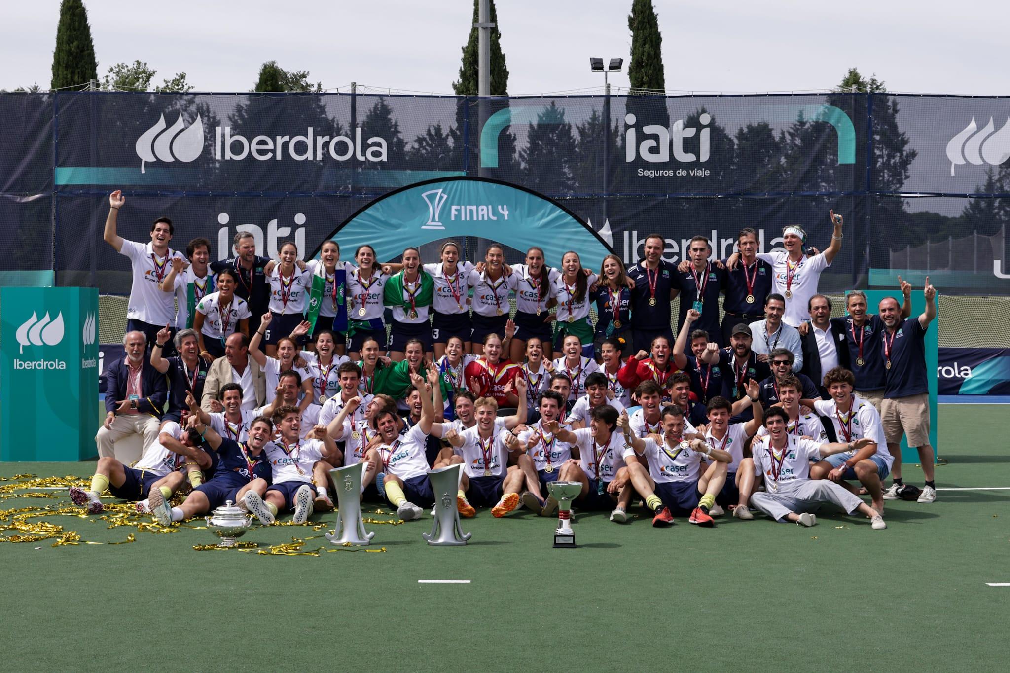 Los equipos femenino y masculino RCCVM se unen en el podio para celebrar sus respectivos títulos de Liga. Foto: Miguel Ángel Ros / RCCVM