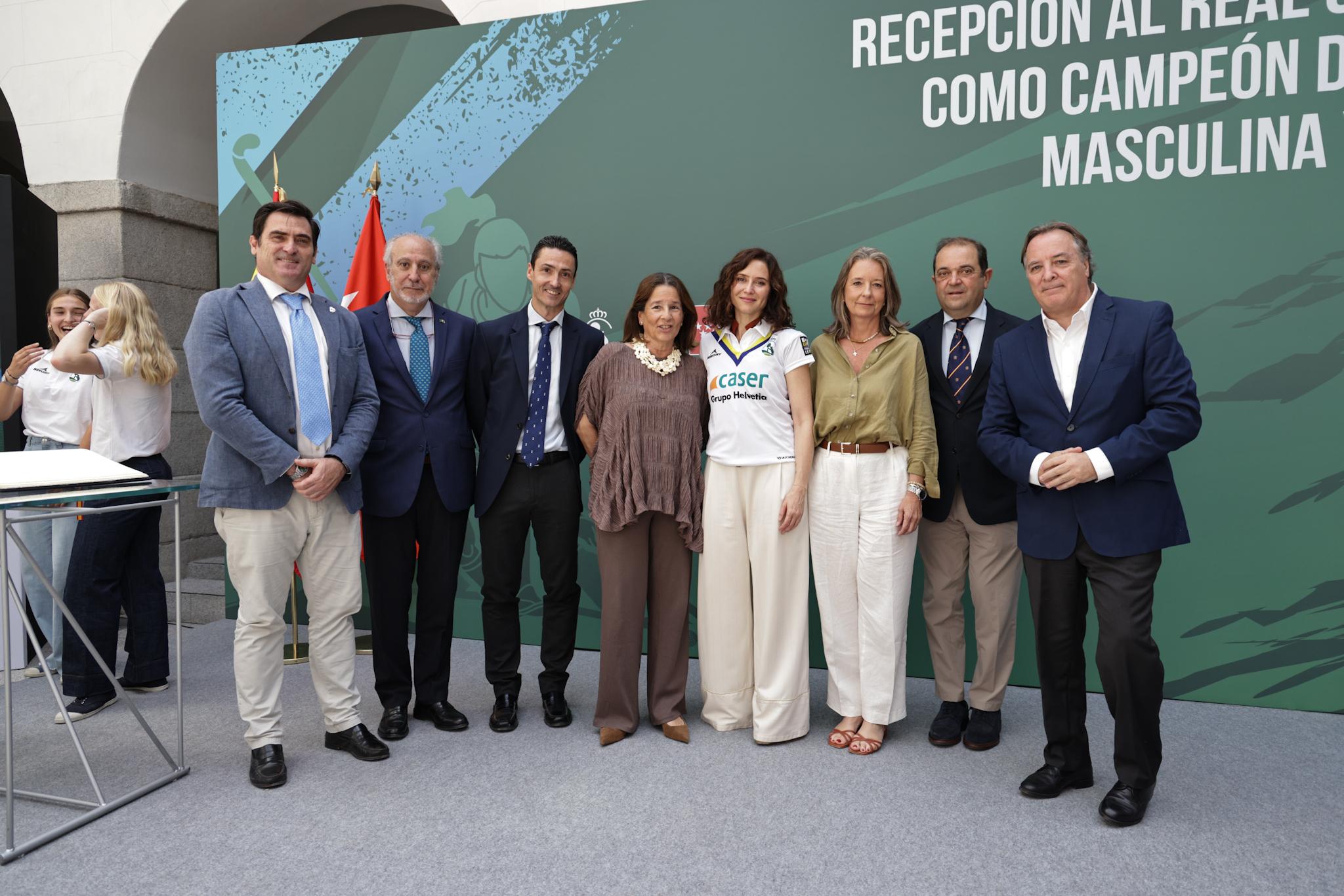 Gerencia, dirección y consejeros RCCVM, con la presidenta de la Comunidad de Madrid, Isabel Díaz Ayuso.