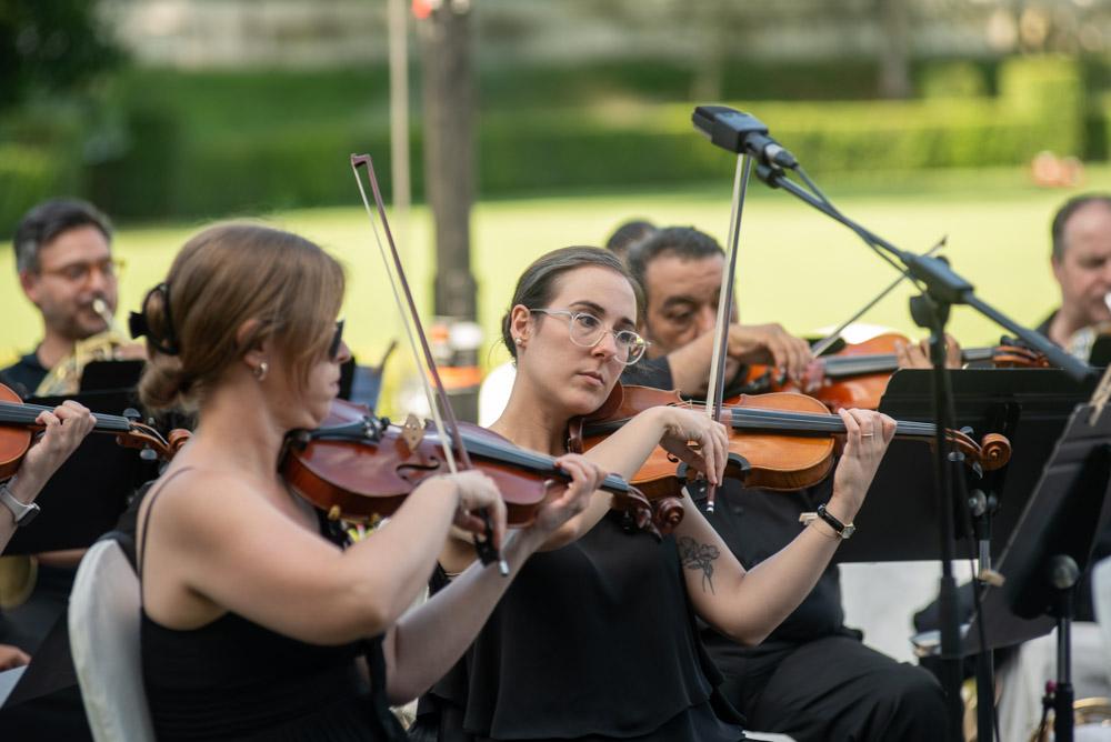 Dos violinistas de la Orquesta Metropolitana de Madrid.