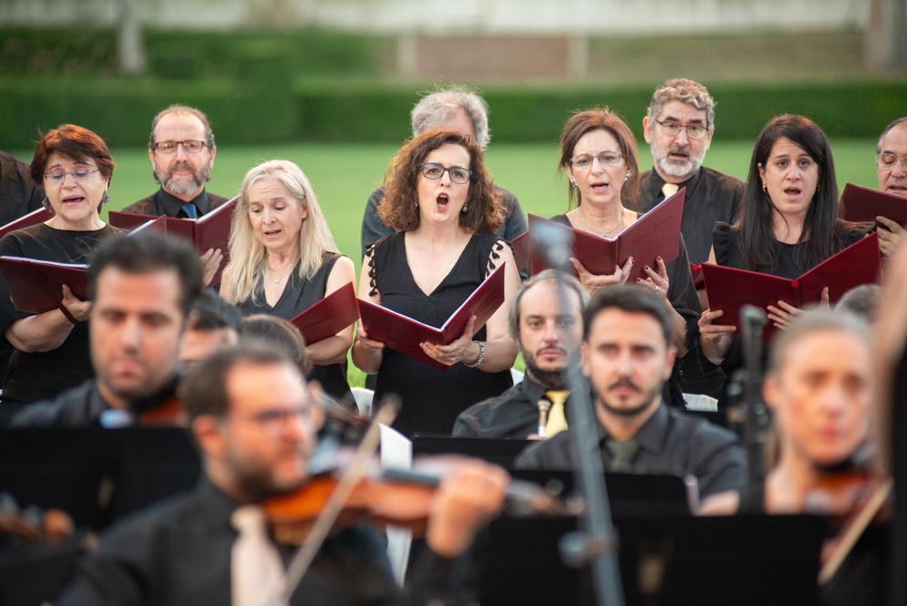 El coro representa una parte fundamental del recital.