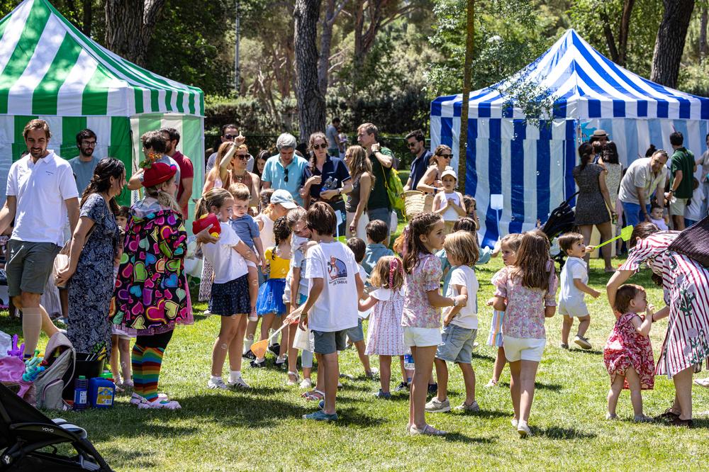 La explanada del Chalet de Tenis se ha llenado de familias