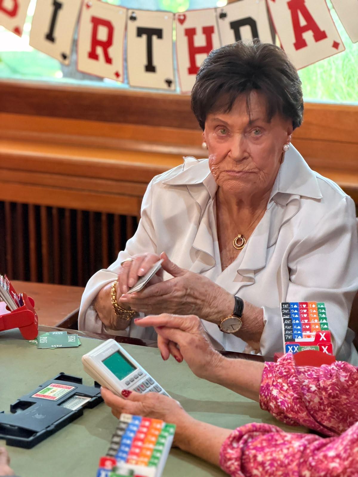 Marife Pfeifer de Maura, durante el campeonato de homenaje por sus 100 años.