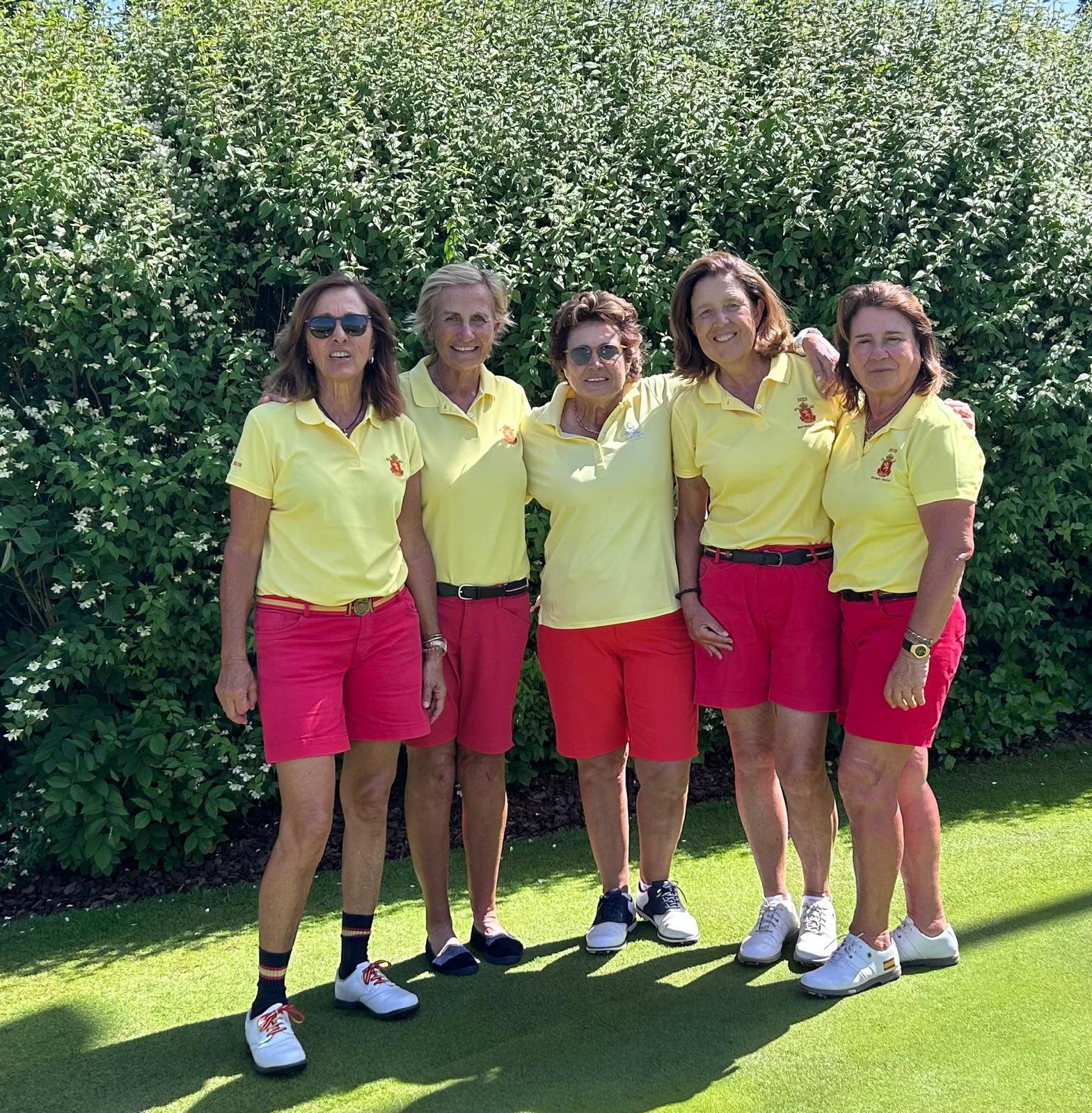Equipo femenino española campeón del XII Campeonato de Europa Másters. de golf