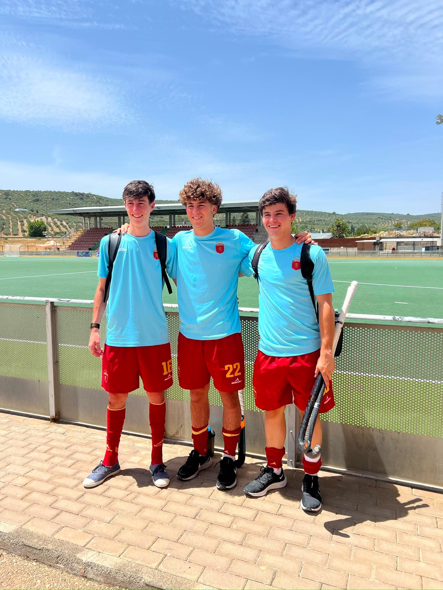 Los sub-18 Luis Cazorla, Beltrán Dopacio y Javier González.