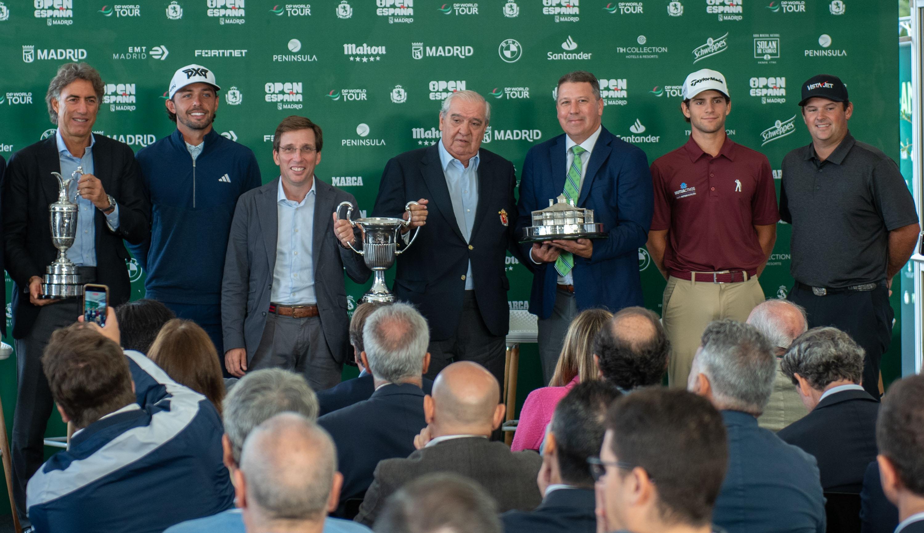 Imagen de grupo de los participantes en la presentación del Open de España presented by Madrid 2026.