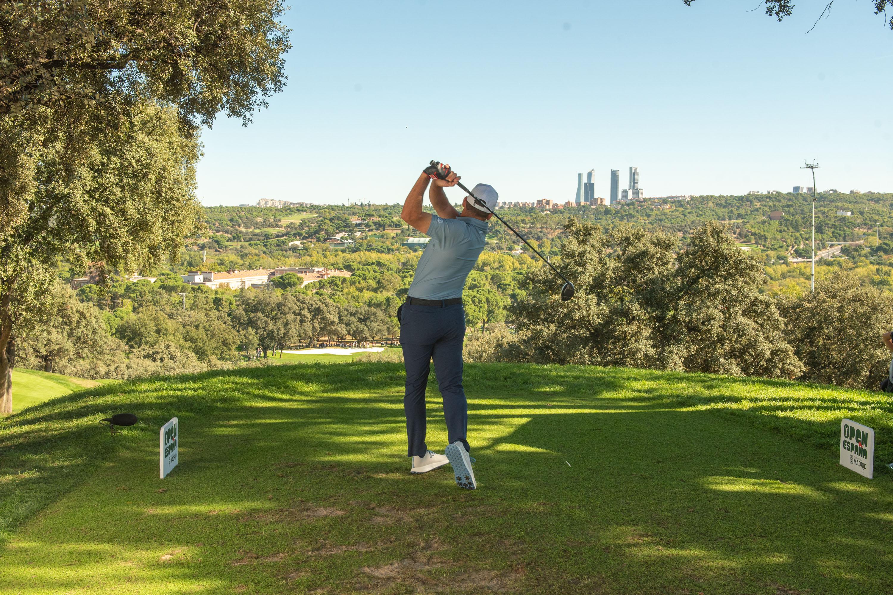 Las cuatro torres presiden el tee del hoyo 1.