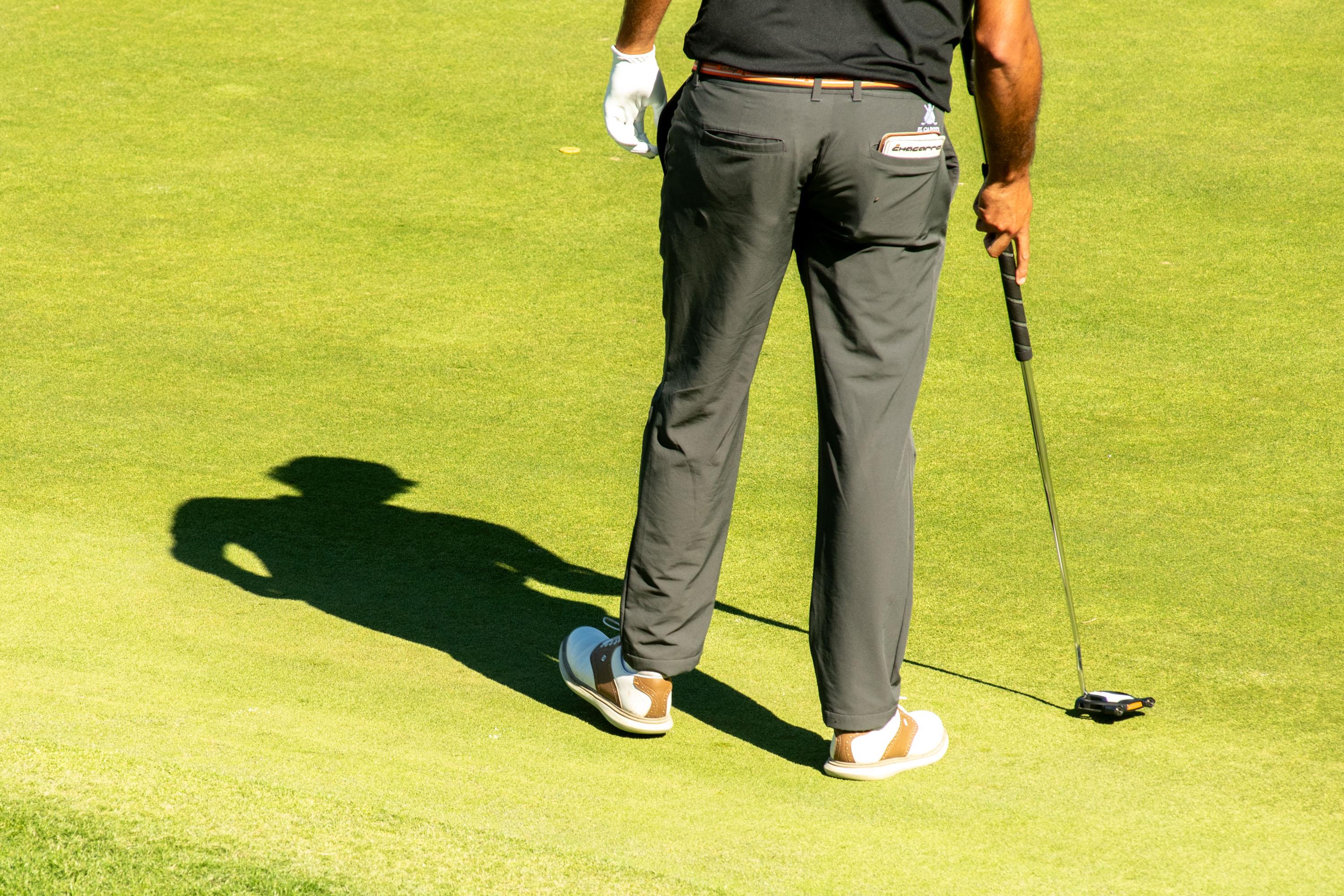 Una sombra de un golfista.