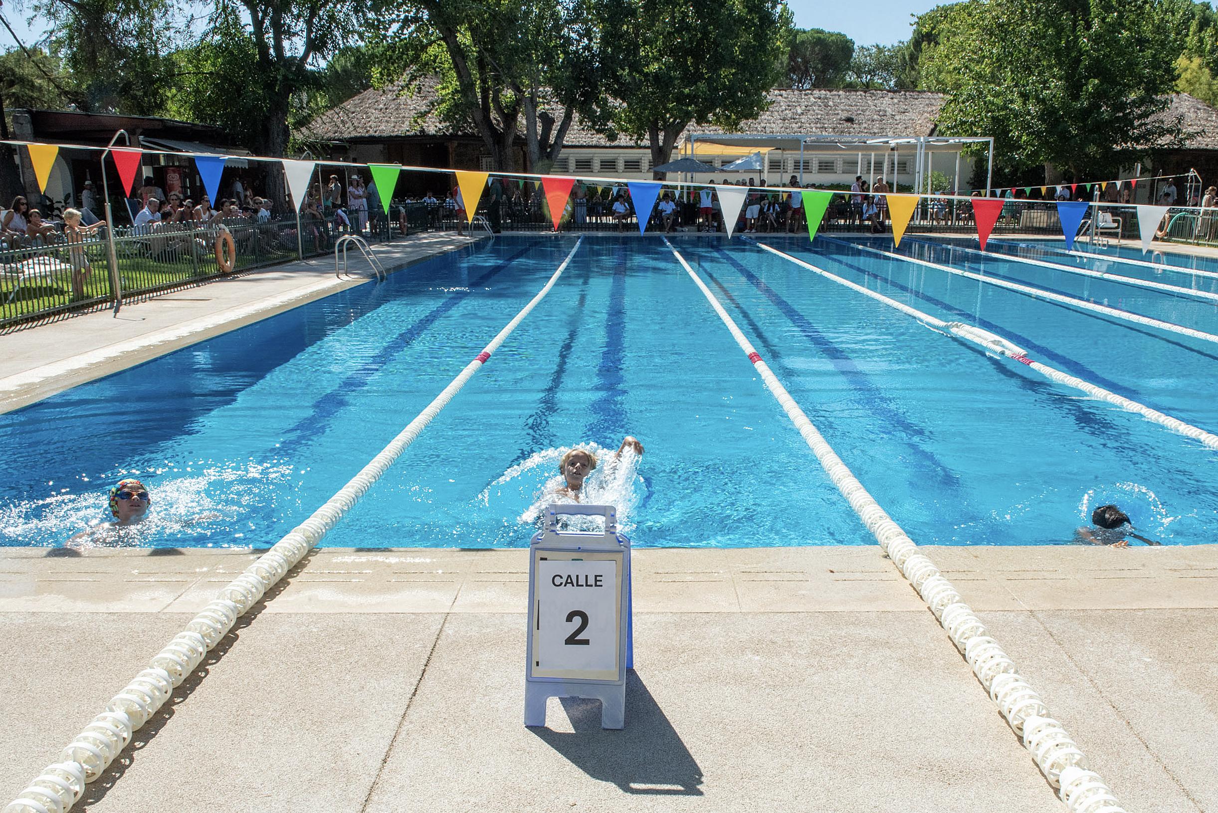 La piscina de adultos ha sido el escenario del Campeonato Social.
