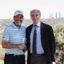 El gerente del Club, Juan Carlos Vera Pró (dcha.), con el golfista José María Olazábal. Foto: Miguel Ros