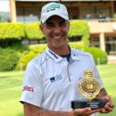 Carlos Balmaseda con el trofeo de vencedor. Foto: Federación Madrileña de Golf