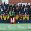El equipo de hockey femenino del Club celebra el último título de Liga.